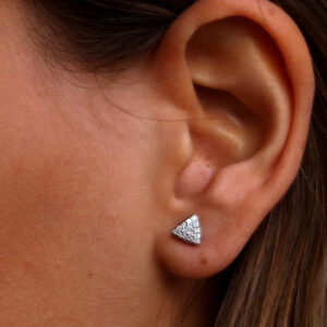 עגילים צמודים משולש