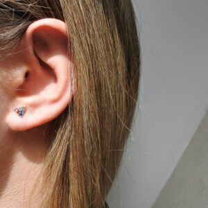 עגילים משולשים ספיר צבעוני