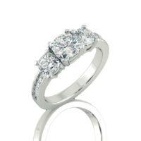 טבעת אירוסין שלושה יהלומים קושן "סאני"