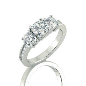 טבעת אירוסין שלושה יהלומים קושן "סאני"