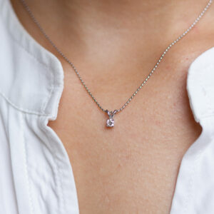 שרשרת יהלום משובץ בתליון ארנבת