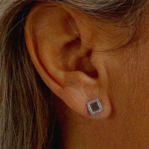 עגילים ריבוע משובץ