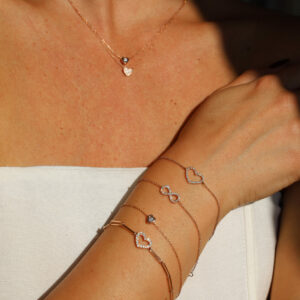 צמיד רוז גולד חוליות עם לב ויהלומים קטנים