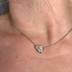 שרשרת סוליטר טיפה לצד יהלום מעבדה "מוניק"