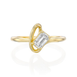 טבעת אירוסין יהלום אמרלד ״בלייר״