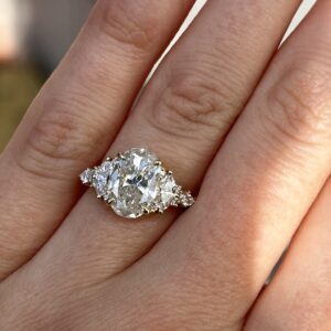 טבעת אירוסין ״שרונה״ אובל ומרקיזות